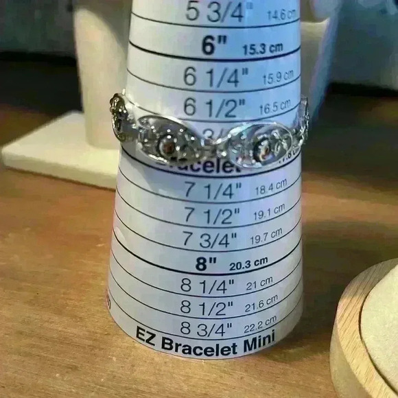 Vintage Avon Silver Rose Pattern Clasp Metal Bracelet - Picture 3 of 6